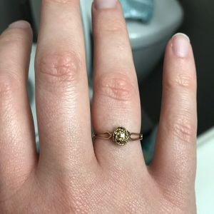 10 Karat gold ring. Love knot ring size 6.5